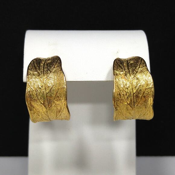 Vintage Goldette Gold Leaf Hoop Earrings 1960s Clip Screw Back Signed - Picture 4 of 10
